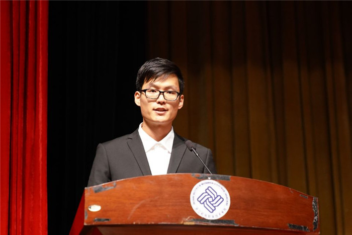 学生工作总结表彰大会学习标兵代表.jpg