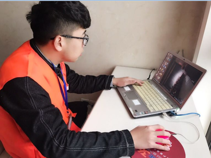 杨凯修电脑2.png