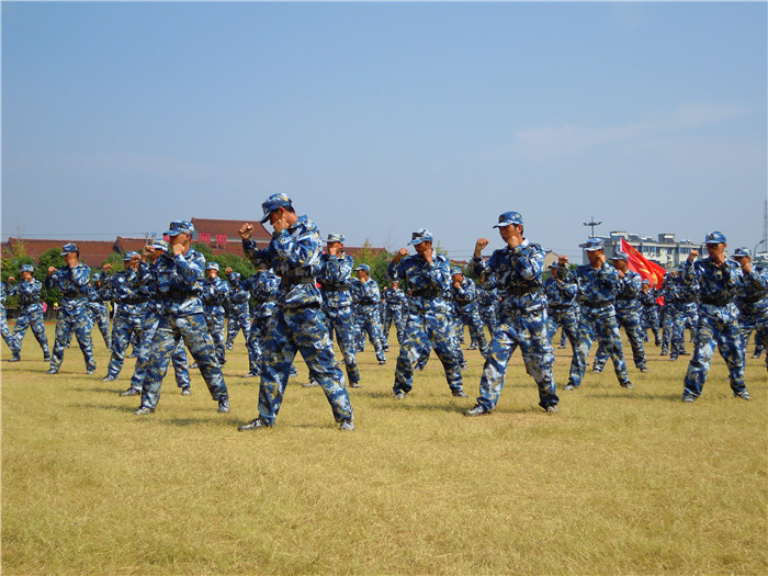 学生表演.jpg