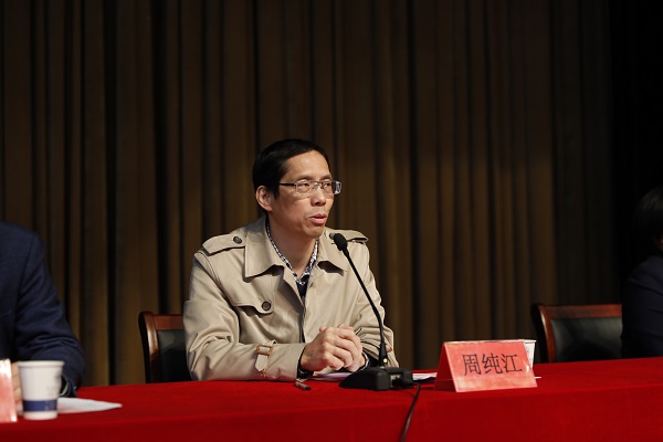 ⑤学院副院长周纯江正在发言.jpg