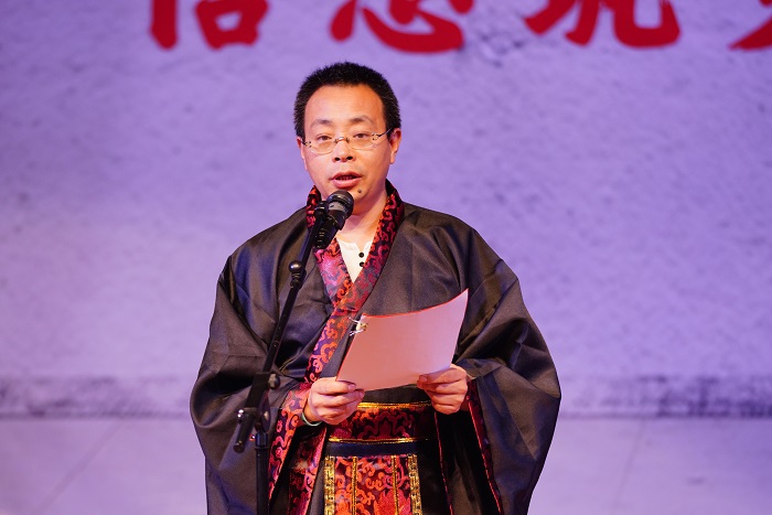 书记宣读.jpg